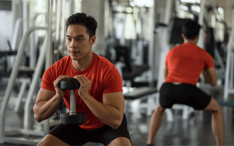 Image of a bodybuilder doing a goblet squat