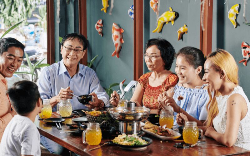 7 Local Foods In Singapore That Tourists Must Try Image of a personpersons eating lunch at a restaurant in Singapore