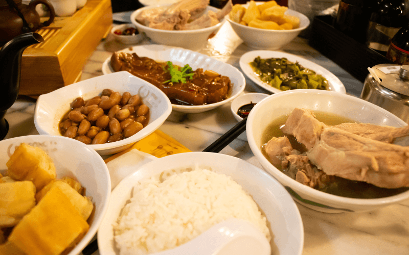An image of Singaporean foods