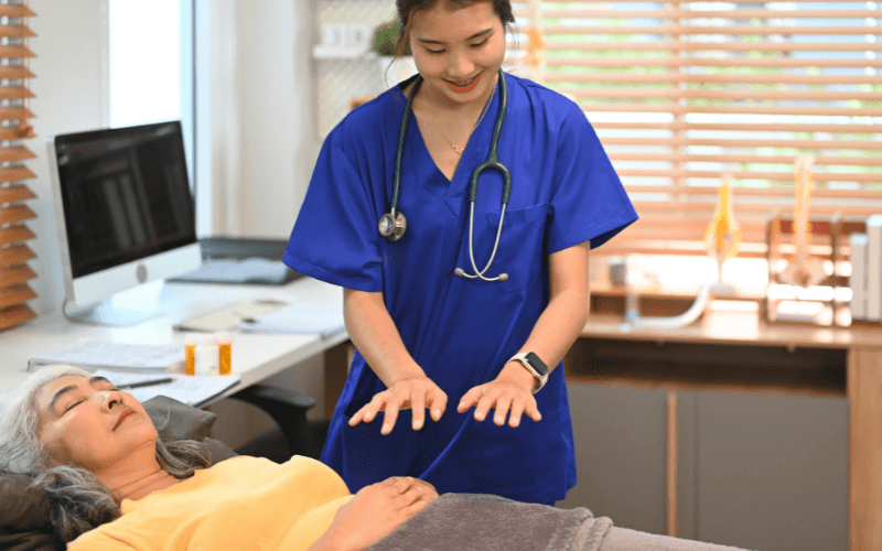 An image of a Reiki practitioner