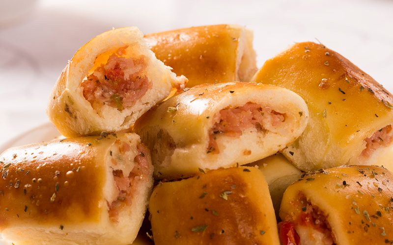 A photo of pizza buns