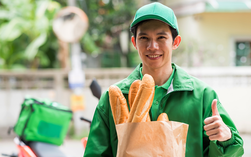 How Market Trends Are Shaping the Culture of Healthy Food Delivery in Singapore A food delivery driver