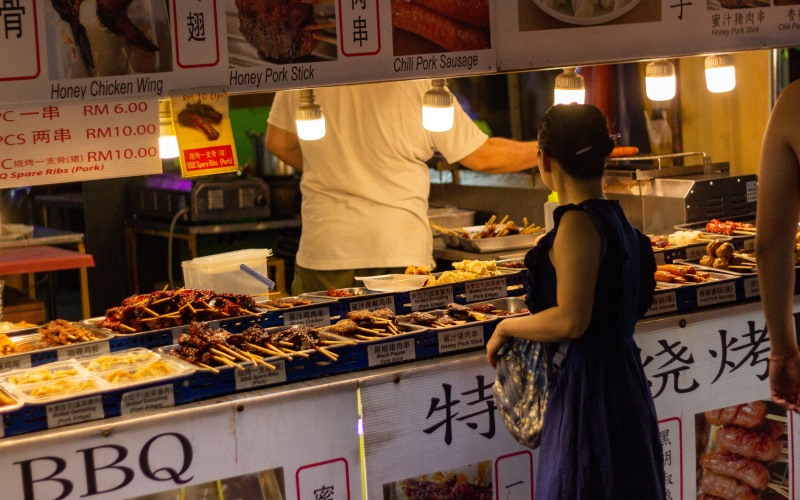 5 of Singapore’s Best Places to Eat That Are Big on Flavour, Not Price hawker stalls with customers