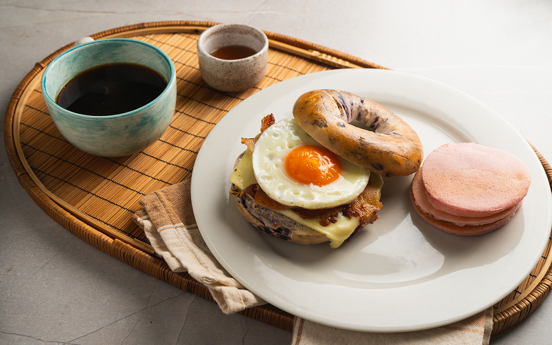 Image of a Chinese breakfast meal of eggs and buns