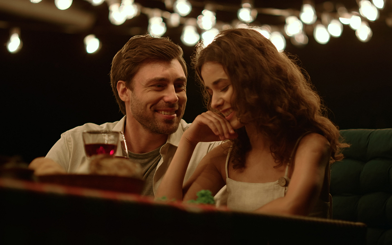 How to Spot Great Late-Night Cafes That Most People Miss A couple dining at a cafe at night
