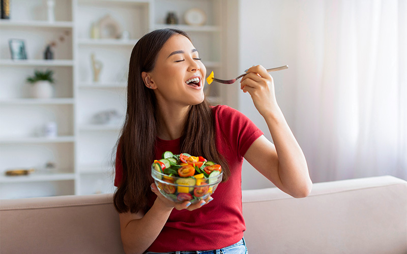 5 Healthy Restaurants in Singapore That Make Healthy Dining Easy Image of a person eating a hearty meal