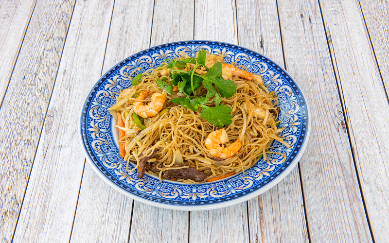 a platter of stir-fried mee siam noodles